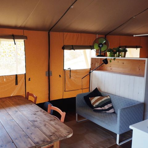 TENTE TOILE ET BOIS 6 personnes - y compris les installations sanitaires