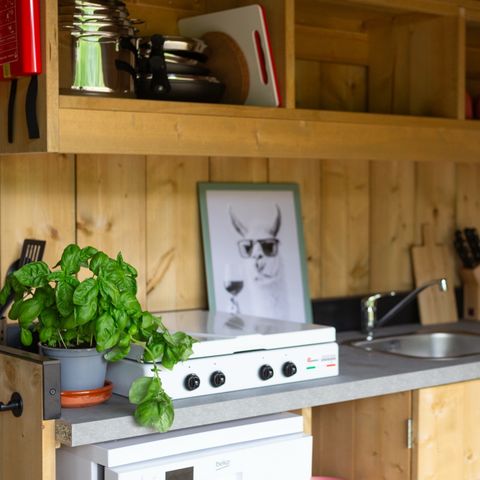 TENTE TOILE ET BOIS 4 personnes - y compris les installations sanitaires