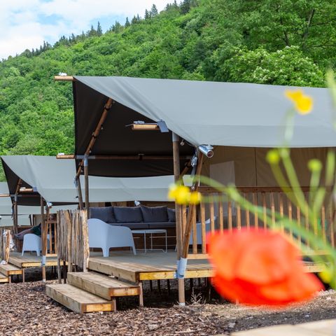 Tente en toile et en bois 4 personnes - y compris les installations sanitaires