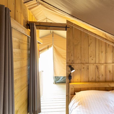 Tente en toile et en bois 4 personnes - y compris les installations sanitaires