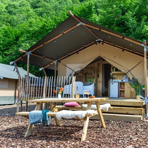 Tente en toile et en bois 6 personnes - y compris les installations sanitaires