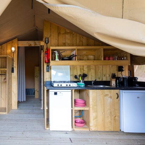 TENTE TOILE ET BOIS 6 personnes - y compris les installations sanitaires