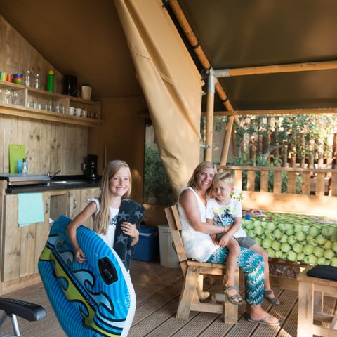 TENTE TOILE ET BOIS 4 personnes - y compris les installations sanitaires
