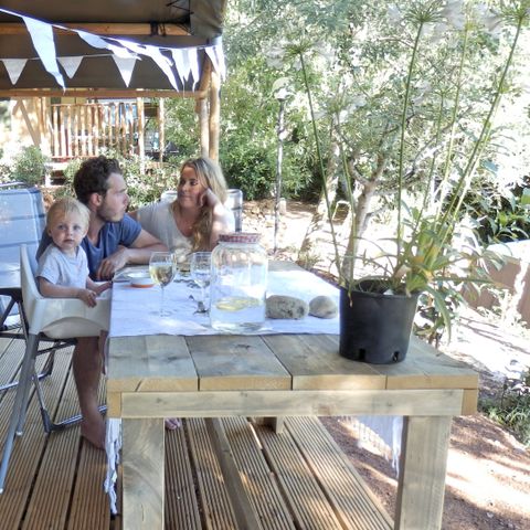 TENTE TOILE ET BOIS 4 personnes - y compris les installations sanitaires