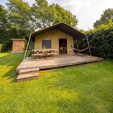 Tente en toile et en bois 5 personnes - Lodge de glamping avec sanitaires privés