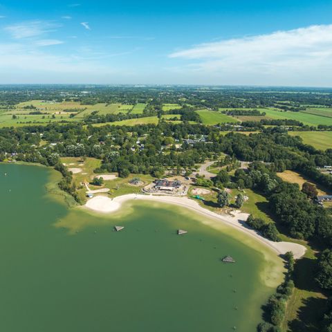 Tente en toile et en bois 5 personnes - Lodge de glamping avec sanitaires privés