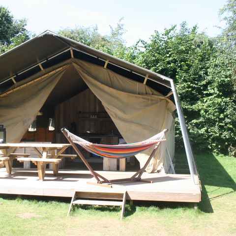 Tente en toile et en bois 5 personnes - Lodge de glamping avec sanitaires privés