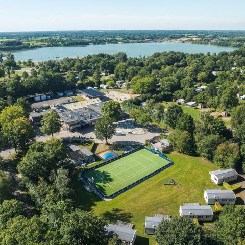 Tente en toile et en bois 5 personnes - Lodge de glamping avec sanitaires privés