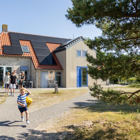 Hébergement pour groupe 12 personnes - Ferme familiale avec piscine intérieure privée et sauna