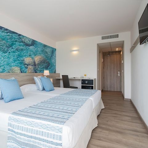 Chambre 2 personnes - Double - Balcon - Vue piscine