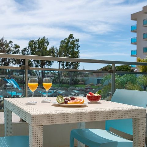 Chambre 2 personnes - Double - Balcon - Vue piscine