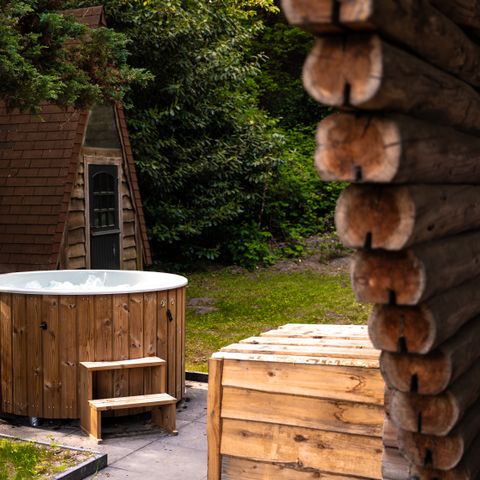MAISON 6 personnes - « La maison du garde forestier » avec bain à remous