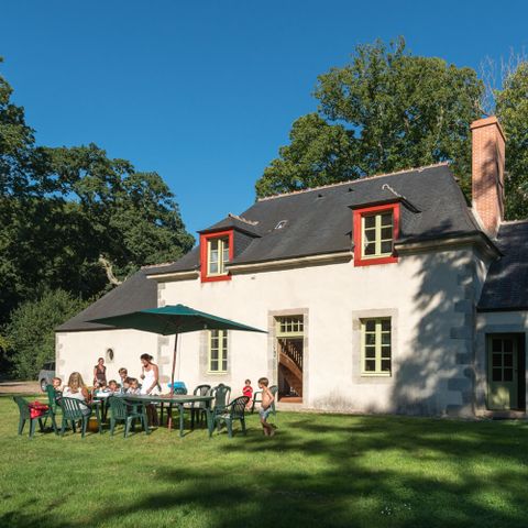 GÎTE 10 personnes - Maison du Parc (grand jardin privé)