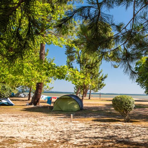 Emplacement - Tente avec électricité - Côté Lac - Accès Piéton