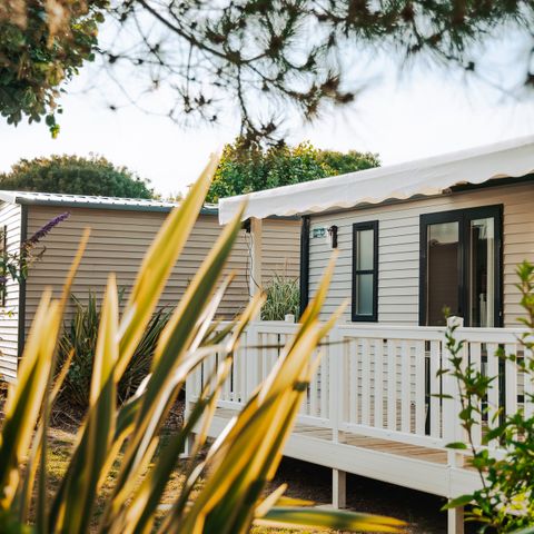 Mobilhome 4 personnes - SUNELIA - CONFORT - PLUS - 2 chambres - 30m² - Terrasse couverte