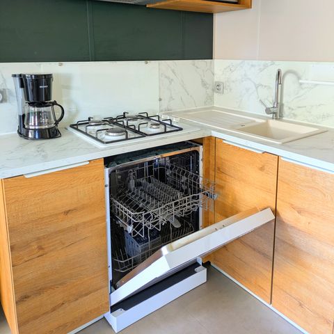 Mobilhome 4 personnes - SUNELIA - CONFORT - PLUS - 2 chambres - 30m² - Terrasse couverte