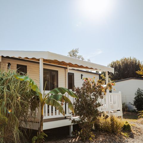 Mobilhome 4 personnes - SUNELIA - CONFORT - PLUS - 2 chambres - 30m² - Terrasse couverte