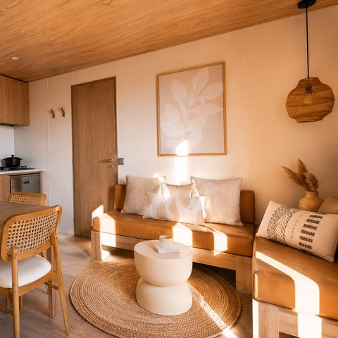 Mobilhome 4 personnes - Cocoon - 2 chambres - 2 salles de bain - PREMIUM+ -33m²- SPA-Clim-TV-lave-vaisselle-plancha-terrasse couv.-pack travel