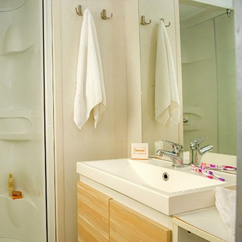 MOBILHOME 4 personnes - Comfort | 2 Ch. | 4 Pers. | Terrasse simple | Clim.