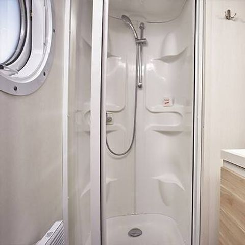 MOBILHOME 6 personnes - Premium | 3 Ch. | 6 Pers. | Terrasse surélevée | 1 SDB | Clim. | TV