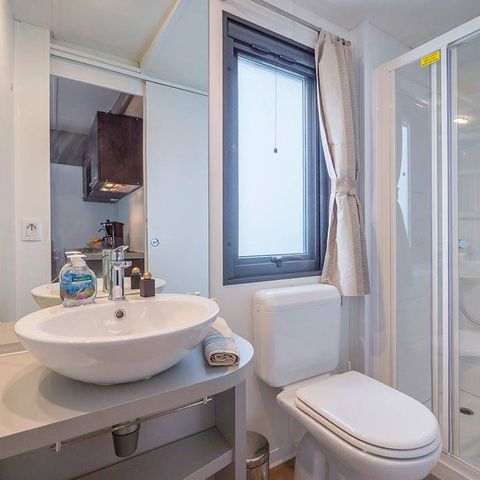MOBILHOME 6 personnes - Premium | 3 Chambres | 6 Couchages | Terrasse lounge | 1 Salle de bain | Climatisation | Télévision