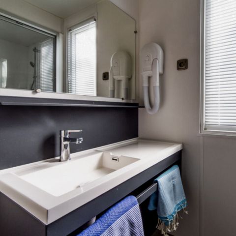 MOBILHOME 5 personnes - PREMIUM - 2 chambres avec climatisation +TV+ Plancha à gaz + 2 SDB 