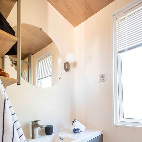 MOBILHOME 5 personnes - PREMIUM - 2 chambres avec climatisation +TV+ Plancha à gaz + 2 SDB - 2025