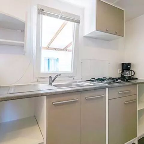MOBILHOME 4 personnes - Classic | 2 Ch. | 4 Pers. | Terrasse surélevée | Clim. par Homair
