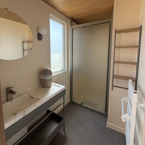 MOBILHOME 4 personnes - Premium Roseau - 2chambres, climatisé, télévision, lave-vaisselle, sèche-serviette et coffre fort