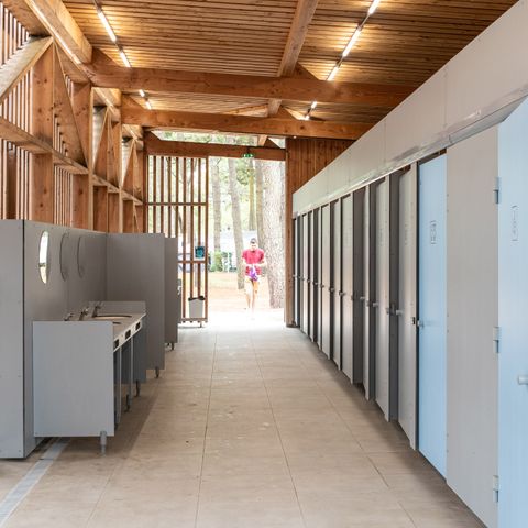 Emplacement - avec électricité + eau + évacuation