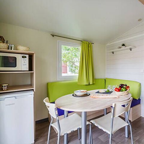MOBILHOME 4 personnes - Mobil-home | Classic | 2 Ch. | 4 Pers. | Terrasse couverte | 1 SDB