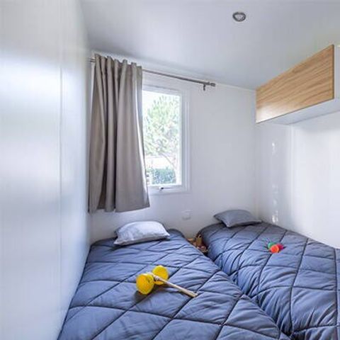 MOBILHOME 8 personnes - Mobil-home | Premium Exclusive | 4 Ch. | 8 Pers. | Terrasse couverte | 1 SDB | Clim. | TV