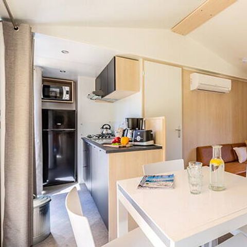 MOBILHOME 6 personnes - Mobil-home | Premium Exclusive | 3 Ch. | 6 Pers. | Terrasse surélevée | Jacuzzi | Douche extérieure | 1 SDB | Clim. | TV