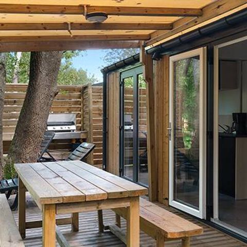 MOBILHOME 6 personnes - Mobil-home | Premium Exclusive | 3 Ch. | 6 Pers. | Terrasse surélevée | Jacuzzi | Douche extérieure | 1 SDB | Clim. | TV