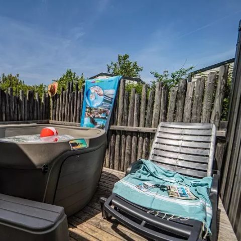 MOBILHOME 4 personnes - Duo Premium 3 Pièces 4 Personnes Jacuzzi + Climatisé + TV 
