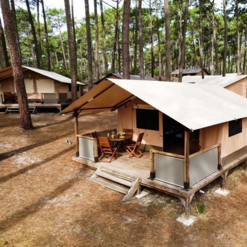 TENTE TOILE ET BOIS 5 personnes - Lodge Confort 4-5 personnes – Toile & Bois – 30 m² – 2 chambres – Électricité - Salle de bain