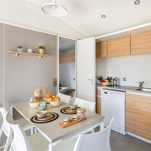 MOBILHOME 6 personnes - Confort | 3 Ch. | 6 Pers. | Terrasse surélevée | 1 SDB | TV