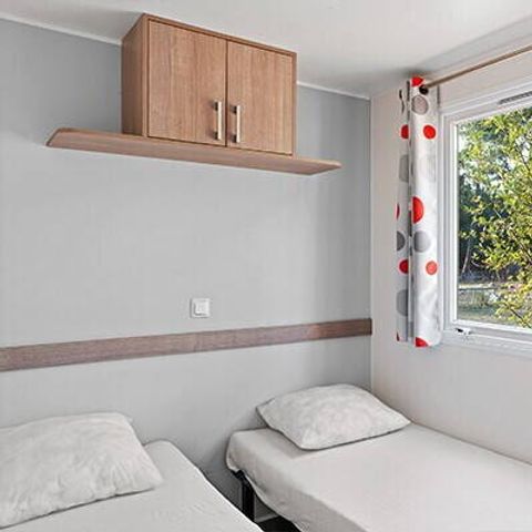 MOBILHOME 6 personnes - Mobil-home | Comfort | 3 Ch. | 6 Pers. | Terrasse surélevée | 2 SDB | Clim. | TV