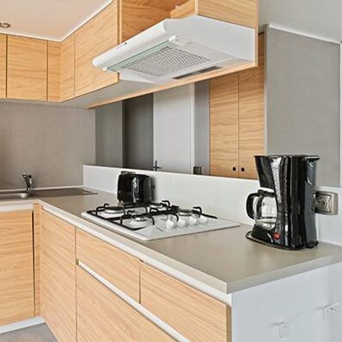 BUNGALOW 6 personnes - Mobil-home | Comfort | 2 Ch. | 4/6 Pers. | Terrasse surélevée | Clim.