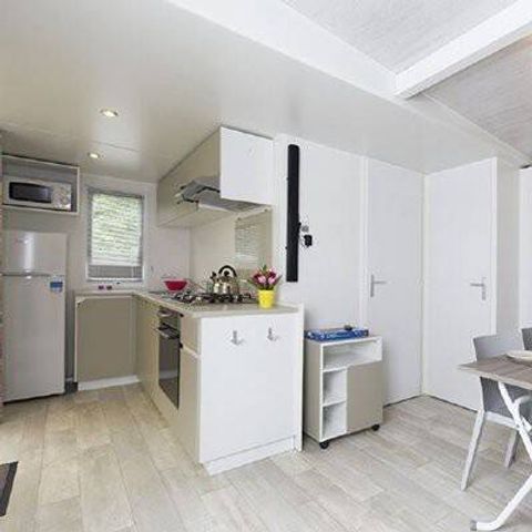 BUNGALOW 6 personnes - Mobil-home | Comfort | 2 Ch. | 4/6 Pers. | Terrasse surélevée | 2 SDB | Clim.
