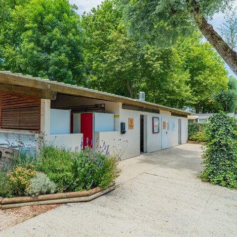Emplacement - Emplacement | Essential | Tente uniquement | <100m² | Électricité | Pas d'eau