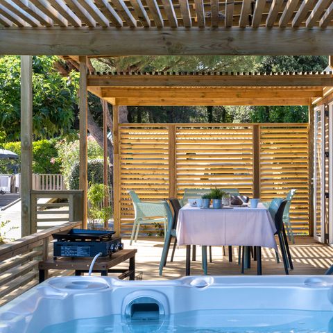 MOBILHOME 6 personnes - EXCLUSIF 3 chambres Jacuzzi  avec suite parentale
