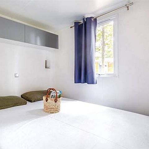 MOBILHOME 4 personnes - Premium | 2 Ch. | 4 Pers. | Terrasse surélevée | Clim. | TV