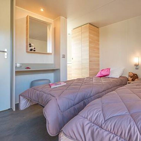 MOBILHOME 4 personnes - Ultimate | 2 Ch. | 4 Pers. | Terrasse surélevée | 2 SDB | Clim. | TV