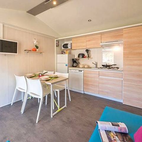 MOBILHOME 4 personnes - Ultimate | 2 Ch. | 4 Pers. | Terrasse surélevée | Jacuzzi | 2 SDB | Clim. | TV