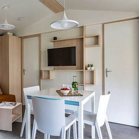 MOBILHOME 4 personnes - Mobil-home | Ultimate | 2 Ch. | 4 Pers. | Terrasse surélevée | Jacuzzi | Douche tropicale | Clim. | TV