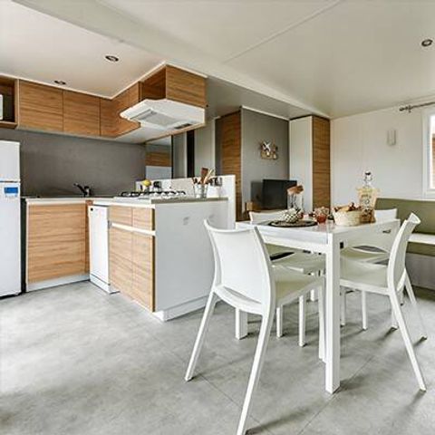 MOBILHOME 6 personnes - Mobil-home | Ultimate | 3 Ch. | 6 Pers. | Terrasse surélevée | 2 SDB | Clim. | TV