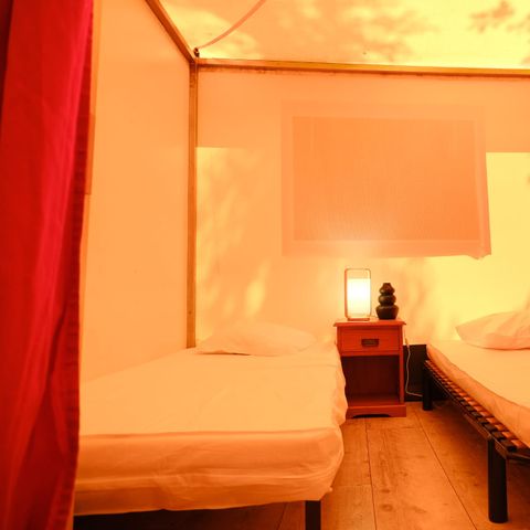 BUNGALOW TOILÉ 4 personnes - des bois