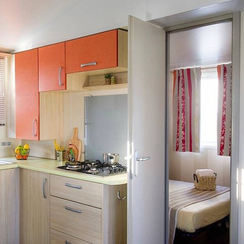 MOBILHOME 4 personnes - Comfort | 2 Ch. | 4 Pers. | Terrasse surélevée | 1 SDB | TV