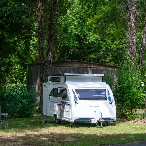 Emplacement - Forfait Confort (1 tente, caravane ou camping-car / 1 voiture / électricité 10A) 2 pers
